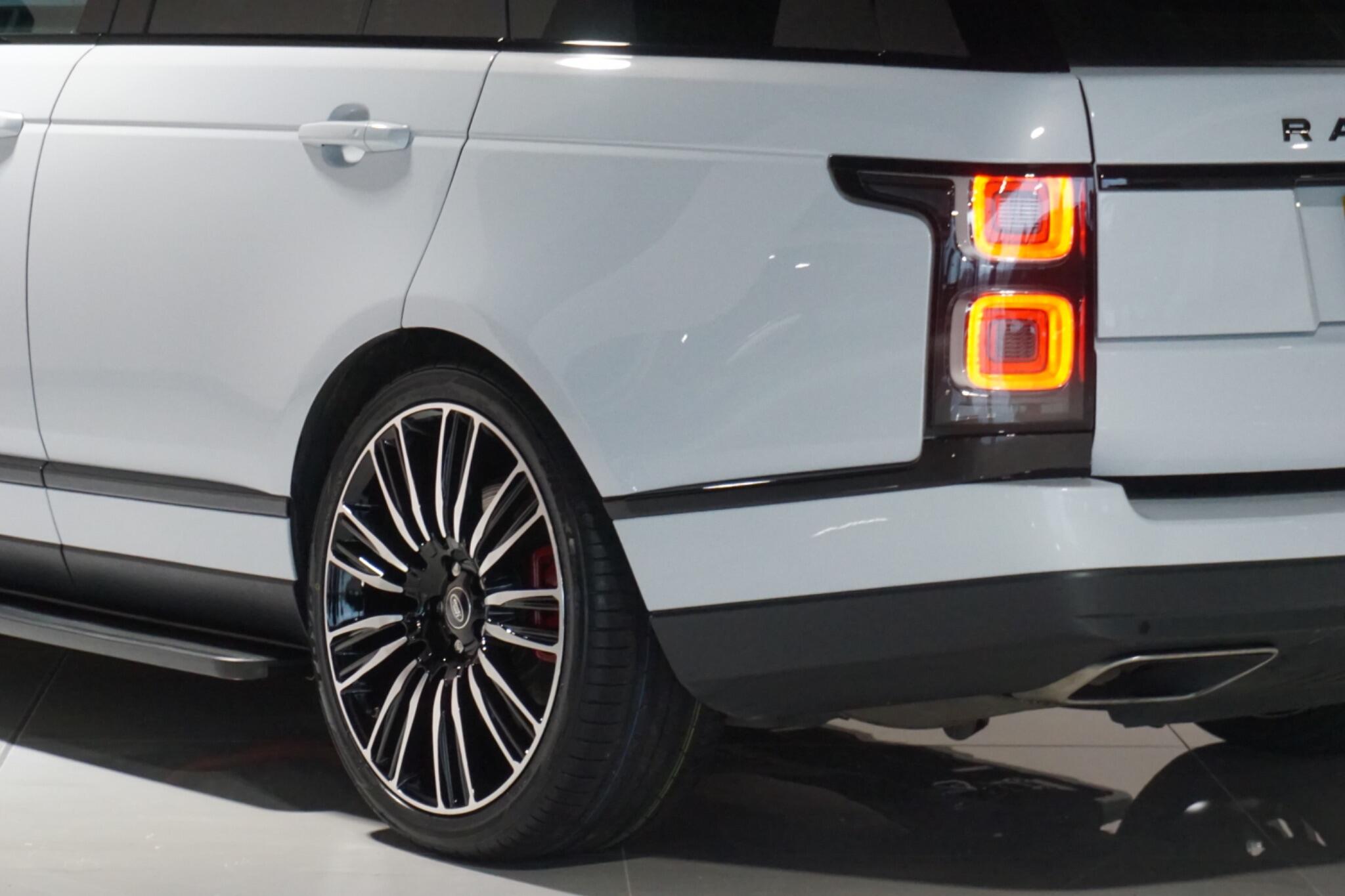 Land Rover Range Rover 2.0 P400e 13.1kWh Vogue SUV 5dr Petrol Plug-in Hybrid Auto 4WD Euro 6 (s/s) (404 ps)